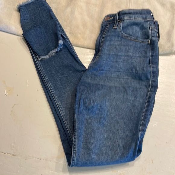 26x30 Hollister Curvy High Rose Super Skinny medium wash 5-pocket jeans - Picture 1 of 12